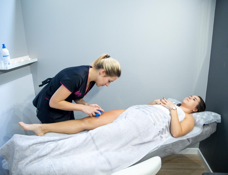 Antycellulitowy masaż bańką chińską